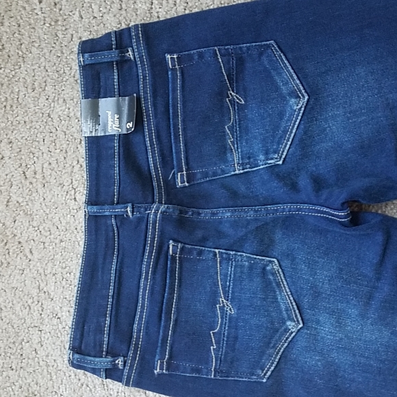 Women's New York & Company Soho Cropped Flare Jeans, Size 2, NWT, Raw Frayed Hem - Picture 5 of 11